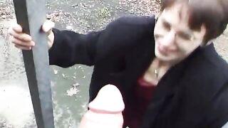 Giovane puttana inculata outdoor