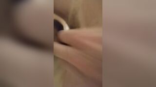 Scopa la fidanzata e le chiede se le piace