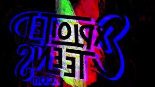 Bella collegiale succhia l'uccello