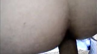 La porca soddisfa un nuovo amico...