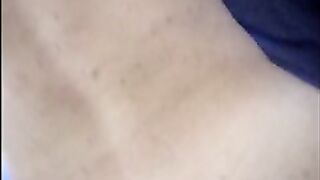 La porca soddisfa un nuovo amico...