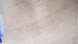 La porca soddisfa un nuovo amico...