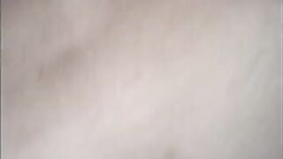 La porca soddisfa un nuovo amico...