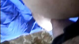 La porca soddisfa un nuovo amico...