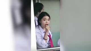 Ragazza zoccola mima pompino