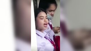 Ragazza zoccola mima pompino