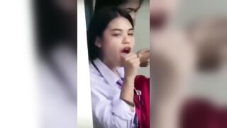 Ragazza zoccola mima pompino