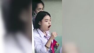 Ragazza zoccola mima pompino