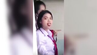 Ragazza zoccola mima pompino