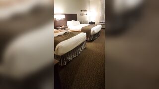 Torno in albergo e la trovo cos!...