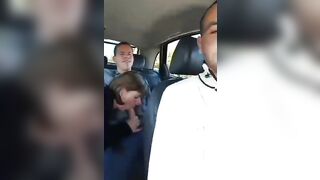 Pompino in taxi con autista guardone