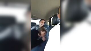 Pompino in taxi con autista guardone