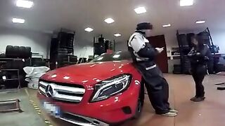 Carrozziere si sbatte la proprietaria della mercedes