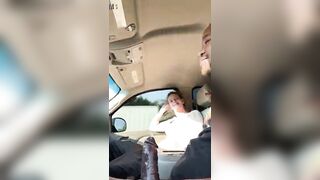 Troietta bionda succhia cazzone nero