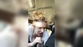 Troietta bionda succhia cazzone nero