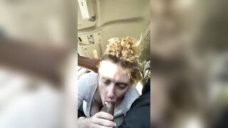 Troietta bionda succhia cazzone nero