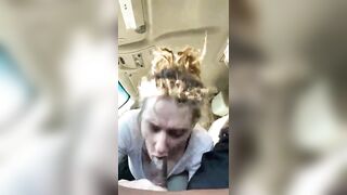 Troietta bionda succhia cazzone nero