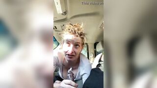 Troietta bionda succhia cazzone nero