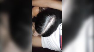 Sega e succhia mentre lui guida