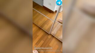 Grosso cazzo per BabyBunny e un'amica