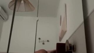 Italiana scopata e sborrata sul culo