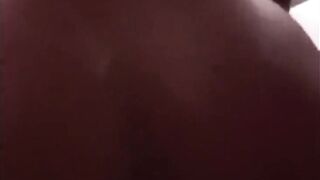 Il bull scopa la moglie del cornuto