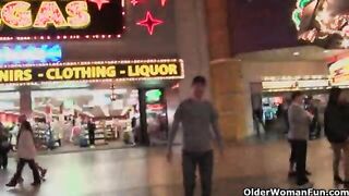 Bella puttanella milf gode e squirta