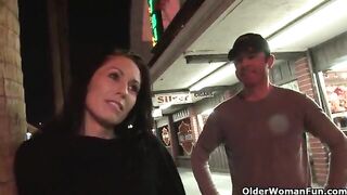 Bella puttanella milf gode e squirta