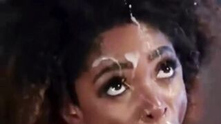 Ragazza ebony ingoia una sborrata