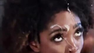 Ragazza ebony ingoia una sborrata