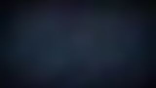 Vecchio cuckold impotente offre la moglie a 3 cazzi giovani