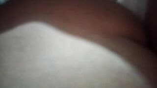 Inculo la mia ragazza e le sborro dentro