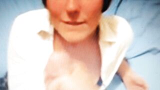 Bella bruna sborrata in faccia