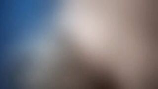 Troia gode e viene prendendolo nel culo