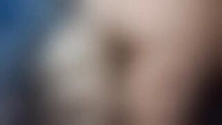 Troia gode e viene prendendolo nel culo