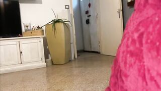 Casalinga ITALIANA scopa con l'IDRAULICO