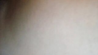 Puttaniere italiano scopa troietta in auto