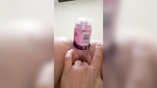 Serena gode a masturbarsi il culo