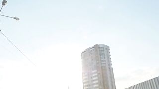 L'autostoppista si fa scopare in auto