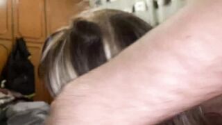 Glielo sega e poi lo succhia