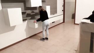 Scopata a 90 sul tavolo della cucina