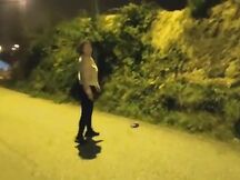 Giovane puttanella scopata in strada