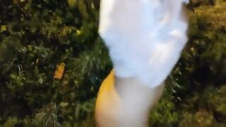 Giovane puttanella scopata in strada