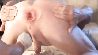 Culo caverna con le palline fatte rientrare ... da finto castrato