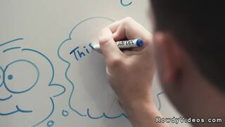 Sesso orale e anale di una coppia di bei ragazzi bruni