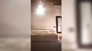 Anteprima del video: Ilaria si masturba