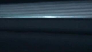 Bionda troietta si diverte nel garage