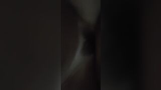 Gode e lui le sborra sulla figa