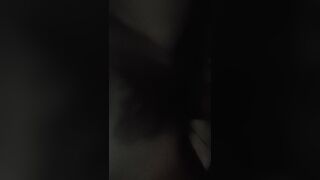 Gode e lui le sborra sulla figa