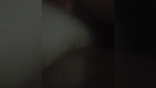 Gode e lui le sborra sulla figa